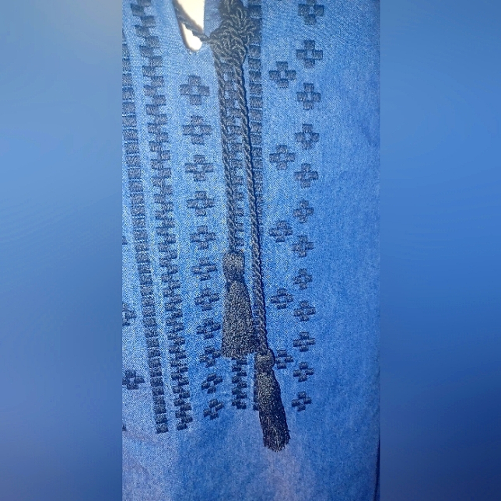 Old Navy Blue Embellished Tie Front Sleeveless Blouse Size 1XL Euc - Picture 7 of 9